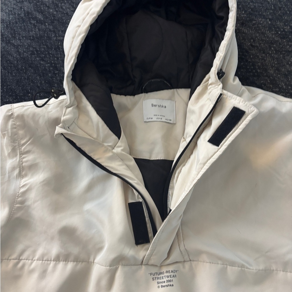 Bershka Men's Cream Hooded Puffer Jacket